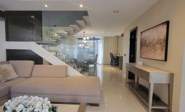 En alquiler moderna y lujosa casa  full amoblada en Urbanización Grecco, sector El Tornero vía a Samborondón