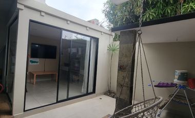 En alquiler moderna y lujosa casa  full amoblada en Urbanización Grecco, sector El Tornero vía a Samborondón
