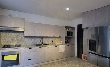 En alquiler moderna y lujosa casa  full amoblada en Urbanización Grecco, sector El Tornero vía a Samborondón