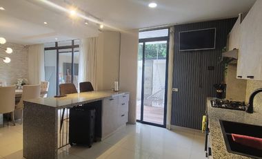 En alquiler moderna y lujosa casa  full amoblada en Urbanización Grecco, sector El Tornero vía a Samborondón
