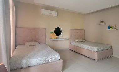 En alquiler moderna y lujosa casa  full amoblada en Urbanización Grecco, sector El Tornero vía a Samborondón