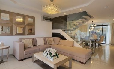 En alquiler moderna y lujosa casa  full amoblada en Urbanización Grecco, sector El Tornero vía a Samborondón