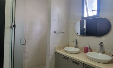 En alquiler moderna y lujosa casa  full amoblada en Urbanización Grecco, sector El Tornero vía a Samborondón