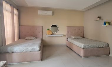 En alquiler moderna y lujosa casa  full amoblada en Urbanización Grecco, sector El Tornero vía a Samborondón