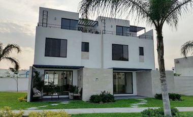 Casa en Venta con canchas de tenis en Xochitepec Morelos