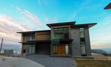 Brandnew Modern Style House With Pool in Monterrazas Overlooking Ocean and Mountains