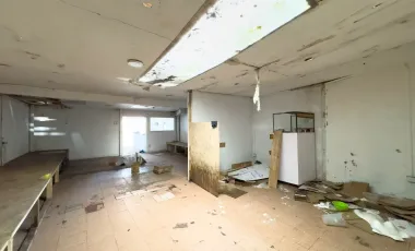 Casa Con Local Comercial, Sector Lorenzo Arenas