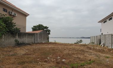 Terreno de venta en el km 1 de la Vía a Samborondón, Vista al Río, 690 m2.