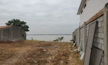 Terreno de venta en el km 1 de la Vía a Samborondón, Vista al Río, 690 m2.