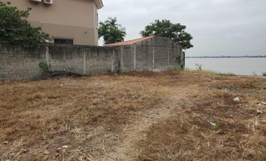 Terreno de venta en el km 1 de la Vía a Samborondón, Vista al Río, 690 m2.