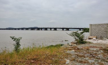 Terreno de venta en el km 1 de la Vía a Samborondón, Vista al Río, 690 m2.