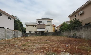 Terreno de venta en el km 1 de la Vía a Samborondón, Vista al Río, 690 m2.