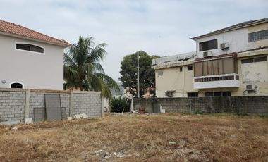 Terreno de venta en el km 1 de la Vía a Samborondón, Vista al Río, 690 m2.