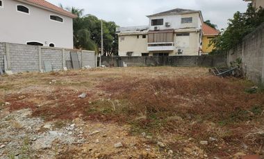 Terreno de venta en el km 1 de la Vía a Samborondón, Vista al Río, 690 m2.