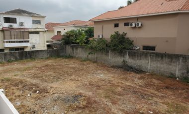 Terreno de venta en el km 1 de la Vía a Samborondón, Vista al Río, 690 m2.