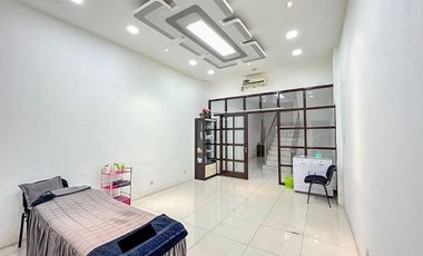 Dijual Ruko Sekip Palembang 3 Lantai Dengan Parkiran Luas