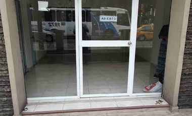 ALQUILER DE CASA PARA EMPRESA Y LOCALES COMERCIALES EN BARRIO ORELLANA TUNGURAHUA Y 1o. DE MAYO A UNA CUADRA AVE 9 DE OCTUBRE