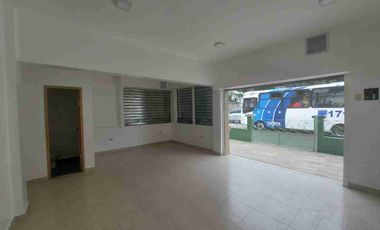 ALQUILER DE CASA PARA EMPRESA Y LOCALES COMERCIALES EN BARRIO ORELLANA TUNGURAHUA Y 1o. DE MAYO A UNA CUADRA AVE 9 DE OCTUBRE