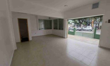 ALQUILER DE CASA PARA EMPRESA Y LOCALES COMERCIALES EN BARRIO ORELLANA TUNGURAHUA Y 1o. DE MAYO A UNA CUADRA AVE 9 DE OCTUBRE