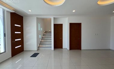 CASA EN VENTA EN MONTE OLIMPO