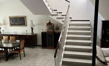 HERMOSA CASA DENTRO DE LA CIUDAD