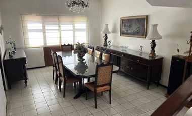 HERMOSA CASA DENTRO DE LA CIUDAD