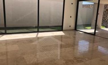 CASA CON CUARTA RECAMARA Y BAÑO COMPLETO  EN PLANTA BAJA EN LOMAS DE CAMPANARIO NORTE