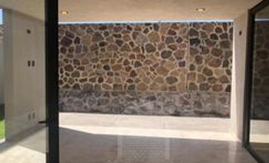 CASA CON CUARTA RECAMARA Y BAÑO COMPLETO  EN PLANTA BAJA EN LOMAS DE CAMPANARIO NORTE