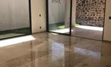 CASA CON CUARTA RECAMARA Y BAÑO COMPLETO  EN PLANTA BAJA EN LOMAS DE CAMPANARIO NORTE