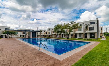 Casa en Venta con alberca canchas de tenis al sur de Cuernavaca en Xochitepec Morelos