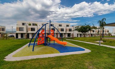 Casa en Venta con alberca canchas de tenis al sur de Cuernavaca en Xochitepec Morelos