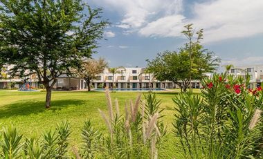 Casa en Venta con alberca canchas de futbol a 15 minutos de Cuernavaca en Xochitepec Morelos