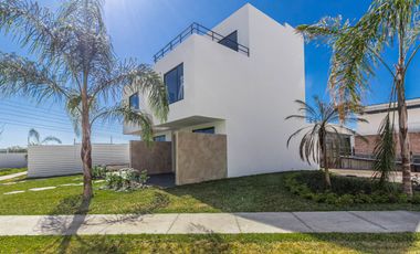 Casa en Venta con alberca 3 recamaras al sur de Cuernavaca en Xochitepec Morelos