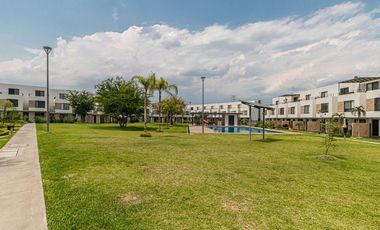 Casa en Venta con alberca canchas de pádel a 15 minutos  de Cuernavaca en Xochitepec Morelos