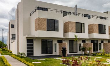 Casa en Venta con alberca una multi cancha a 15 minutos de Cuernavaca en Xochitepec Morelos