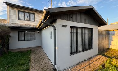 Casa 2 pisos 5 dormitorios 2 baños Parque Lantaño, Chillán
