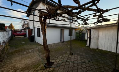 Casa 2 pisos 5 dormitorios 2 baños Parque Lantaño, Chillán