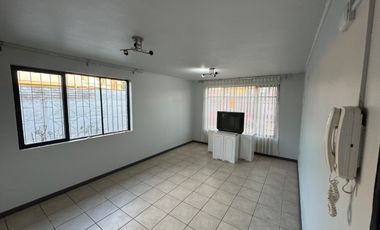 Casa 2 pisos 5 dormitorios 2 baños Parque Lantaño, Chillán