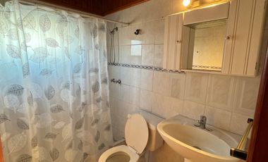 Casa 2 pisos 5 dormitorios 2 baños Parque Lantaño, Chillán