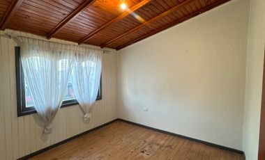Casa 2 pisos 5 dormitorios 2 baños Parque Lantaño, Chillán