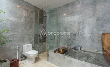 Exquisite Freehold Villa with Ocean Views in Uluwatu