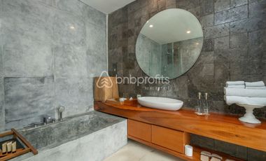 Exquisite Freehold Villa with Ocean Views in Uluwatu