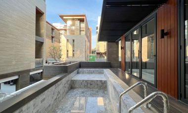 **Super Luxury Class Prime Location with Private Pool and Elevator Inside the House! For Sale: Ultra-Luxurious Detached Pool Villa, 4.5 Stories in the