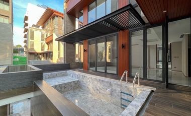 **Super Luxury Class Prime Location with Private Pool and Elevator Inside the House! For Sale: Ultra-Luxurious Detached Pool Villa, 4.5 Stories in the