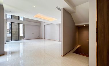 **Super Luxury Class Prime Location with Private Pool and Elevator Inside the House! For Sale: Ultra-Luxurious Detached Pool Villa, 4.5 Stories in the