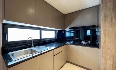 **Super Luxury Class Prime Location with Private Pool and Elevator Inside the House! For Sale: Ultra-Luxurious Detached Pool Villa, 4.5 Stories in the