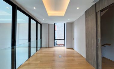 **Super Luxury Class Prime Location with Private Pool and Elevator Inside the House! For Sale: Ultra-Luxurious Detached Pool Villa, 4.5 Stories in the