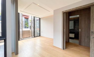**Super Luxury Class Prime Location with Private Pool and Elevator Inside the House! For Sale: Ultra-Luxurious Detached Pool Villa, 4.5 Stories in the