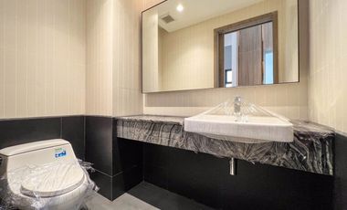 **Super Luxury Class Prime Location with Private Pool and Elevator Inside the House! For Sale: Ultra-Luxurious Detached Pool Villa, 4.5 Stories in the