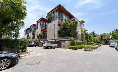 **Super Luxury Class Prime Location with Private Pool and Elevator Inside the House! For Sale: Ultra-Luxurious Detached Pool Villa, 4.5 Stories in the